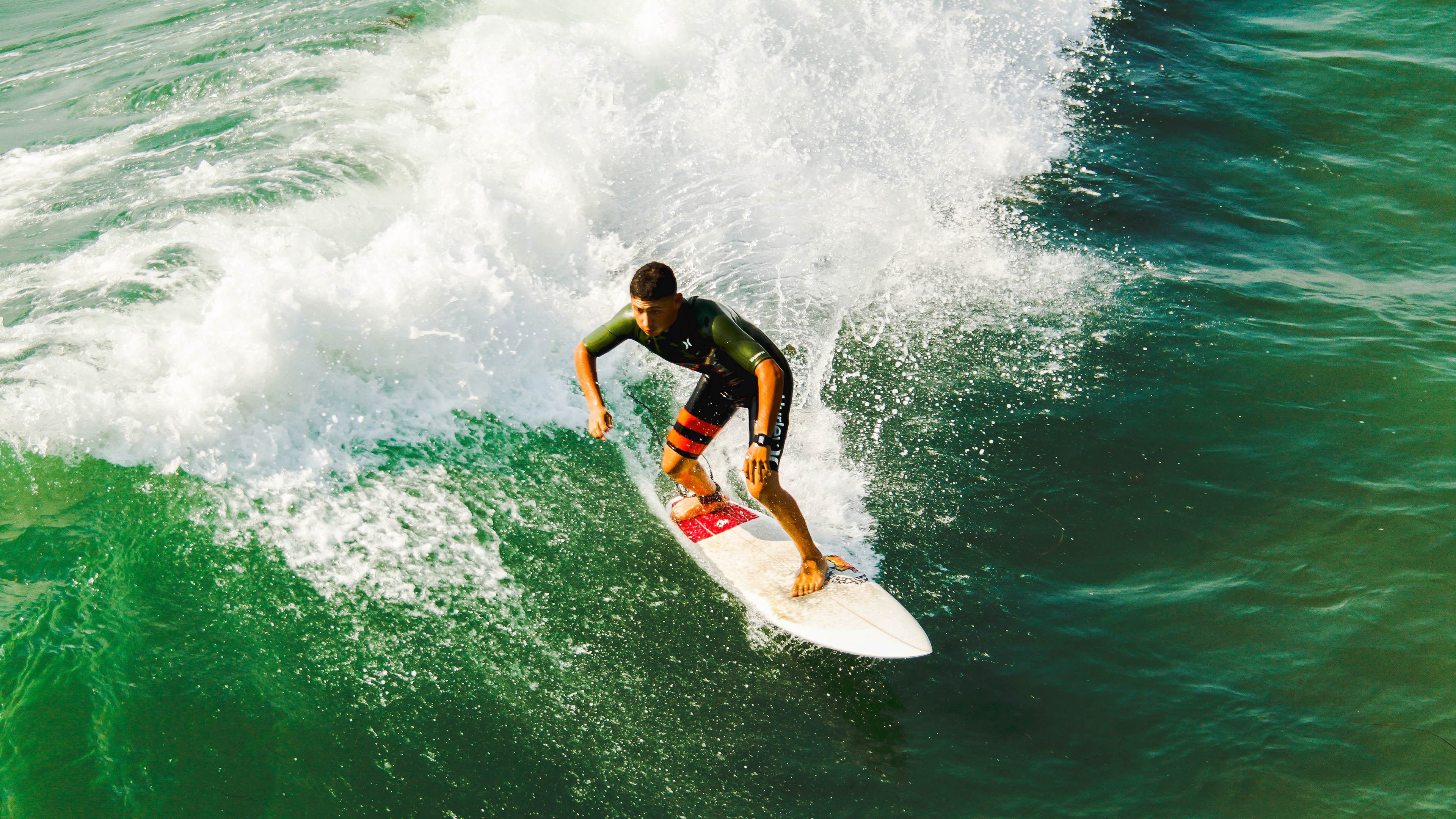 未来足球：场馆融入智慧空气净化系统，打造绿色健康环境，创意足球场馆